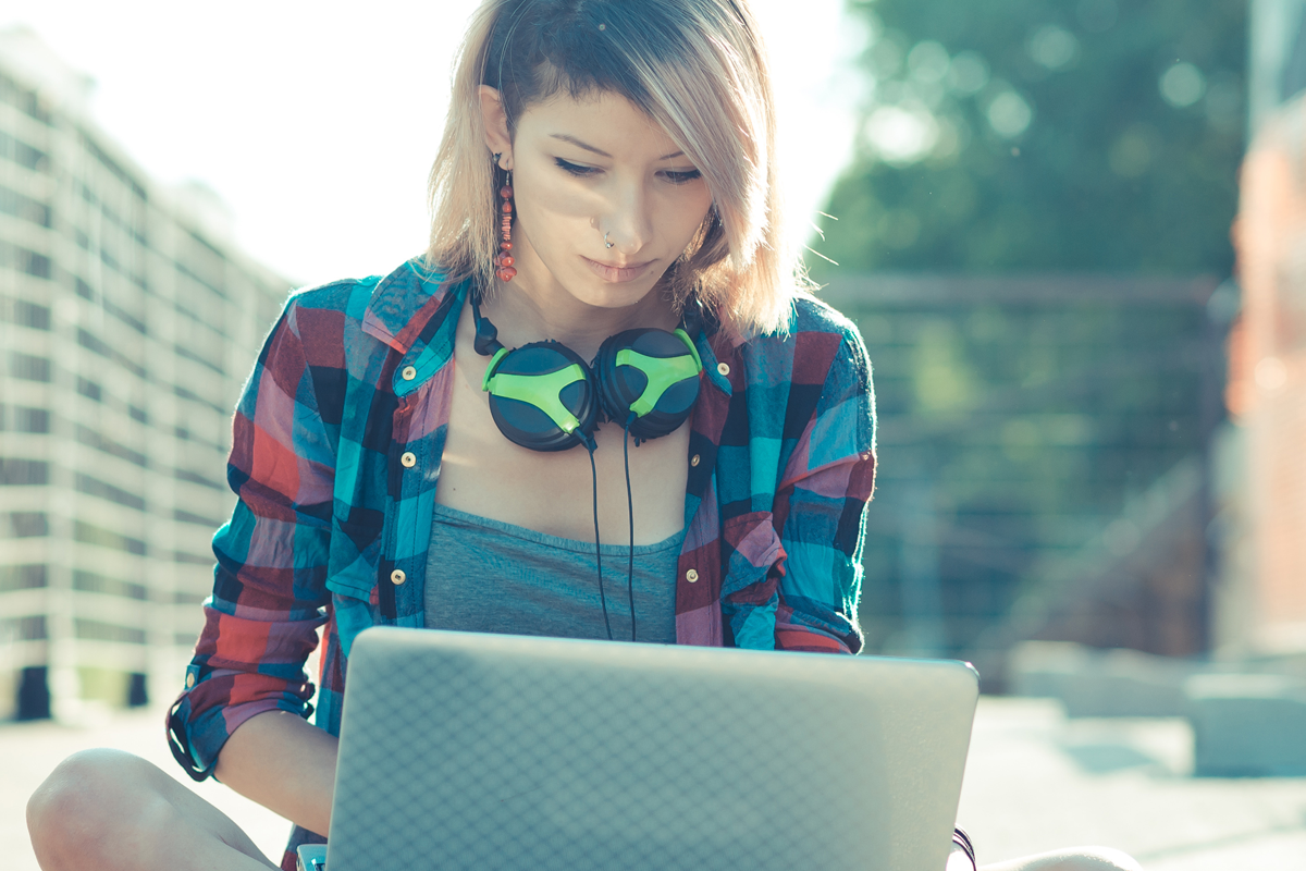 Le fait de passer seulement deux heures consécutives devant un appareil numérique peut entraîner de la fatigue et de la fatigue visuelle.